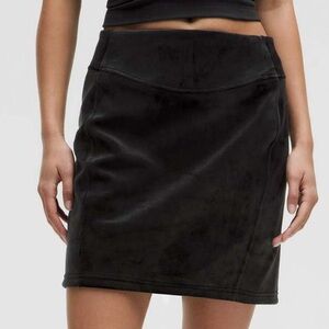 NWT Lululemon Scuba High-Rise Mini Skirt *Velvet
Black